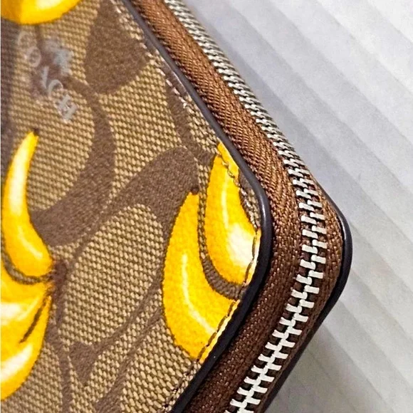 Coach Wristlet Banana - Picture 7 of 8